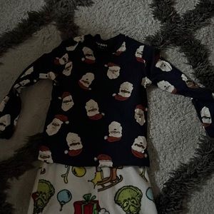 Santa shirt 4t with grinch 3t pants